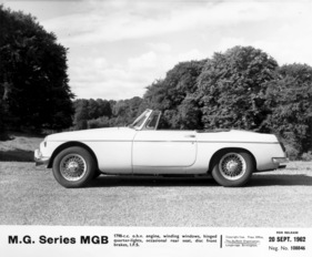 MG B (1962) - die ersten Pressebilder, freigegeben ab 20. September 1962 - mit optionalen Speichenrädern