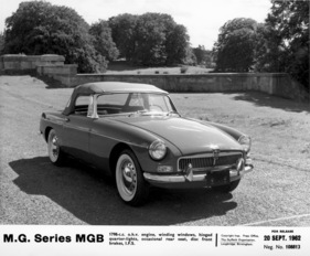 MG B (1962) - die ersten Pressebilder waren für den 20. September 1962 freigegeben - hier mit Stahlrädern und Radkappen