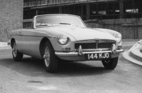 MG B (1963) - frühe Werkaufnahme, keine sichtbaren Veränderungen für das zweite Baujahr