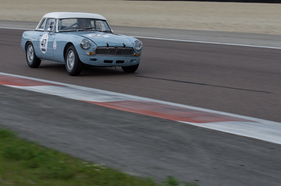MG B 1965 am Grand Prix de l'Age d'Or 2016 in der Kategorie "Sixties Endurance"