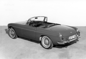 MG B (1966) - auch nach vier Jahren Bauzeit kaum Änderungen am Äusseren nötig