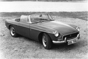 MG B (1971) - Persenning und Spritzdecke gehörten dazu