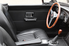 MG B (1972) - bequeme Sitze und gute Sitzposition