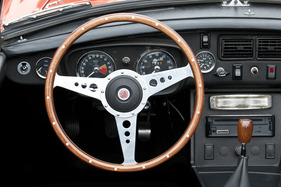 MG B (1972) - das Moto-Lita-Lenkrad wird gerne nachgerüstet