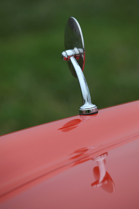 MG B (1972) - der Rückspiegel auf dem Kotflügel