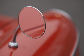 MG B (1972) - formschöne Chrom-Rückspiegel