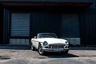 Image: MG B (1980) - Lot 078 at the Artcurial Musée Automobile du Château de Vernon auction 2025
