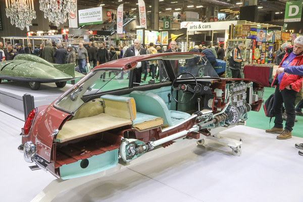 MG B GT (1965) - Schnittmodell der Earls Court Motor Show 1965 - Sonderschau 100 Jahre MG - Rétromobile Paris 2024