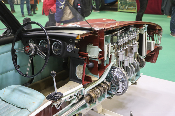 MG B GT (1965) - Schnittmodell der Earls Court Motor Show 1965 - Sonderschau 100 Jahre MG - Rétromobile Paris 2024