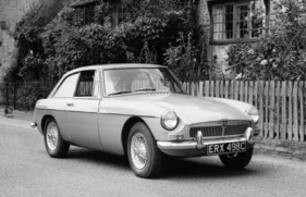 MG B GT (1965) - als Coupé mit Heckklappe