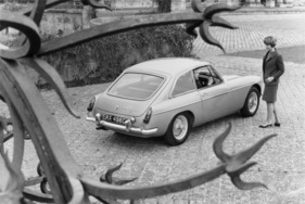 MG B GT (1965) - das praktische Schrägheck mit Klappe wurde gerne ins Zentrum gestellt