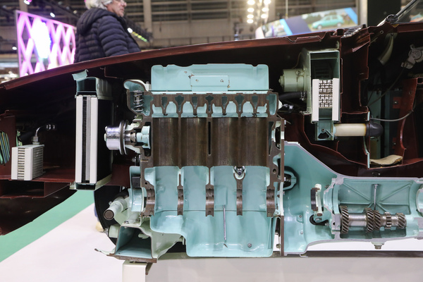 MG B GT (1965) - die andere Seite des Vierzylinders - Schnittmodell der Earls Court Motor Show 1965 - Sonderschau 100 Jahre MG - Rétromobile Paris 2024