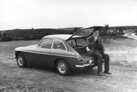 MG B GT (1966) - in der Pause wird eine Gauloise geraucht