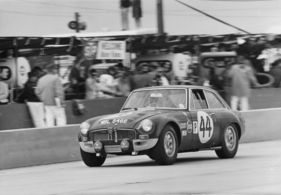 MG B GT (1968) - in Sebring im Jahr 1968, am Lenkrad Hegdes und Hopkirk