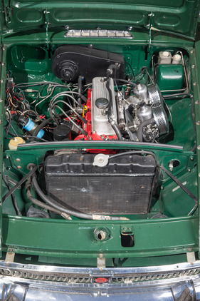 MG B GT (1970) - Vierzylinder mit zwei SU-Vergasern