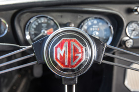 MG B GT (1970) - der MG-Oktagon