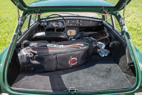 MG B GT (1970) - die hintere Sitzlehne kann umgeklappt werden