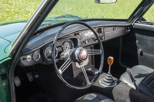 MG B GT (1970) - mit dem Originallenkrad