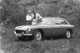 MG B GT (1972) - wurde gerne mit jungen Pärchen gezeigt