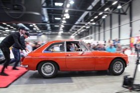 MG B GT (1974) - als Lot 33 anlässlich der Versteigerung der Oldtimer Galerie an der Swiss Classic World Luzern am 28. Mai 2022