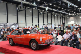 MG B GT (1974) - als Lot 33 anlässlich der Versteigerung der Oldtimer Galerie an der Swiss Classic World Luzern am 28. Mai 2022
