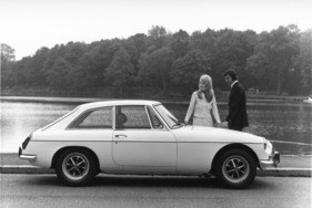 MG B GT (1974) - ein kleiner E-Type aber mit dem Vierzylinder deutlich langsamer