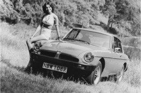 MG B GT (1976) - Baujahr 1977 stellt sich vor, die Anpassung sind von aussen kaum auszumachen
