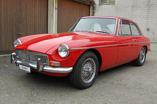 Image: MG B GT Mk II (1972 004) - at the Vogel Autocenter sales exhibition and auction in Wangen (April 19 - 21, 2013)