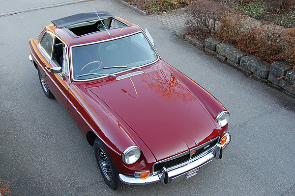 MG B GT V8 (1973) - angeboten an der Auktion der Oldtimer Galerie in Toffen vom 28. April 2012