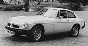 MG B GT V8 (1976) - auch die V8-Version gab's mit dem neuen Gummiboot-Look