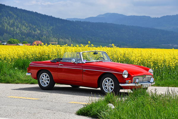 MG B Roadster (1963) - offered as lot 12 at the auction of the Oldtimer Gallery at the Swiss Classic World Lucerne on May 28, 2022