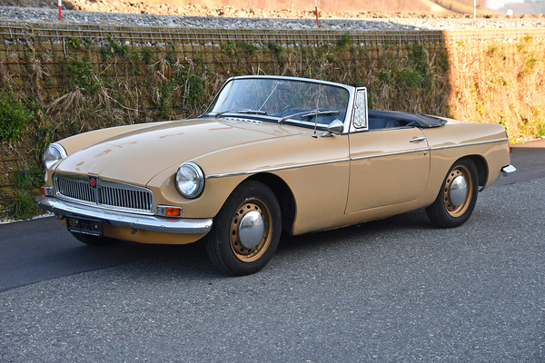 MG B Roadster (1970) - als Lot 167 angeboten an der Versteigerung der Oldtimer Galerie in Toffen am 26. März 2022