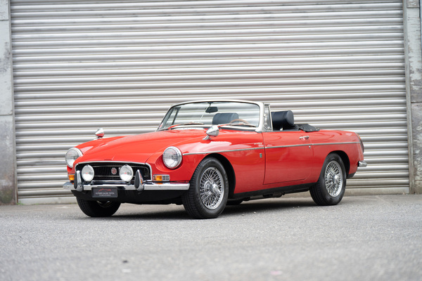 Bild: MG B Roadster (1972) - als Lot 50 an der Versteigerung "Klassische Automobile & Motorräder" der Oldtimer Galerie in Toffen am 18. Oktober 2025