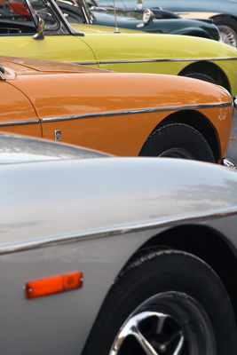 MG B in besonderen Farbkombinationen am British Car Meeting in Morges im Jahr 2007