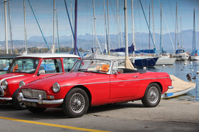 MG B - rot passt er bestens vor den Bootshafen - Swiss Classic British Car Meeting Morges 2017