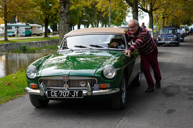 Bild MG MGB (1968) - wer liebt, der schiebt - Swiss Classic British Car Meeting Morges 2019