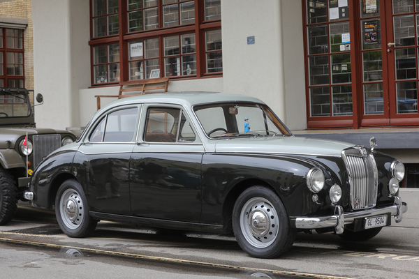 Image: MG Magnette ZB (1956) - in two-tone look - Older Classics June 2024
