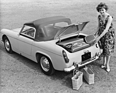 MG Midget (1961) - noch mit Steckscheiben, dafür mit nutzbarem Kofferraum