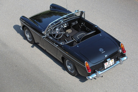 MG Midget (1964) - Platz für zwei und überraschend viel Gepäck (320 Liter Kofferraum)
