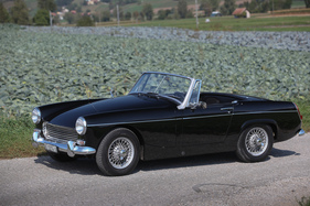 MG Midget (1964) - kurze Türen machen den Einstieg etwas beschwerlicher, bei offenem Dach kann man aber "von oben" kommen