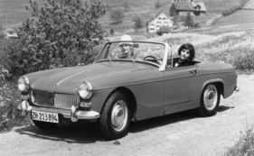 MG Midget Mk II (1966) – das Schweizer Kontrollschild macht deutlich, wie klein der Roadster wirklich ist.