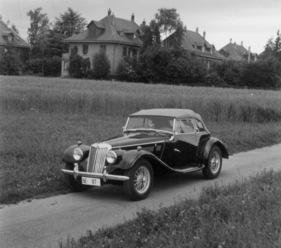 MG Midget Series TF (1954) - Dach geschlossen, Seitenscheiben montiert