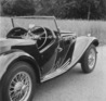 MG Midget Series TF (1954) - Fussgänger-Perspektive - Blick ins Auto