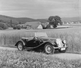 MG Midget Series TF (1954) - der vollständig geöffnete Wagen