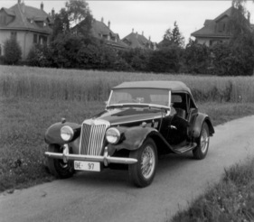 MG Midget Series TF (1954) - mit geschlossenem Dach ohne Seitenscheiben