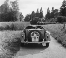 MG Midget Series TF (1954) - rear view, windshield folded down (1954)