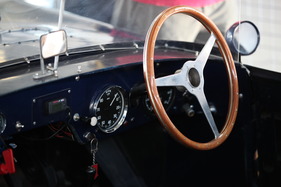 MG Mistral (1956) - der Drehzahlmesser als wichtigstes Instrument