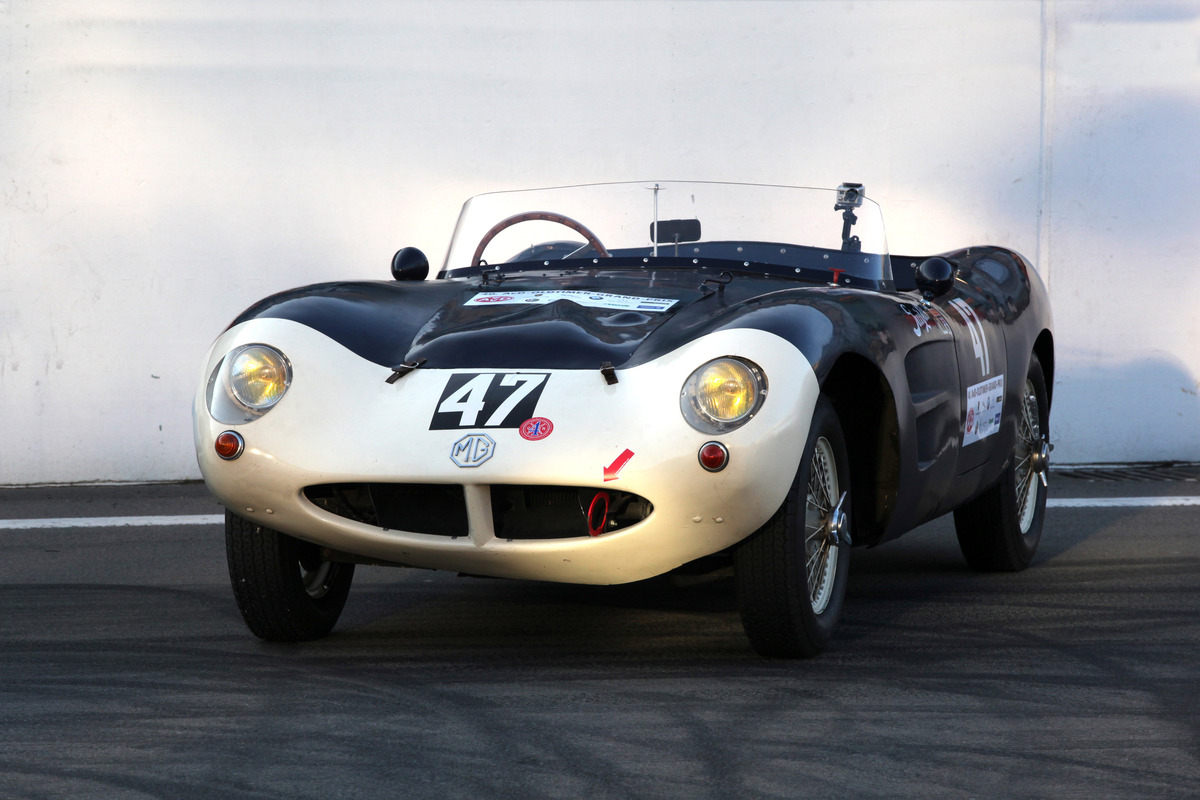 MG Mistral (1956) - elegante Microplas Mistral Karosserie