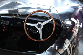 MG Mistral (1956) - schönes Holzlenkrad im sportlichen Interieur