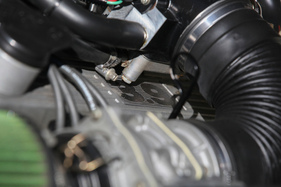 MG RV8 (1995) - displacement label on the engine (1995)